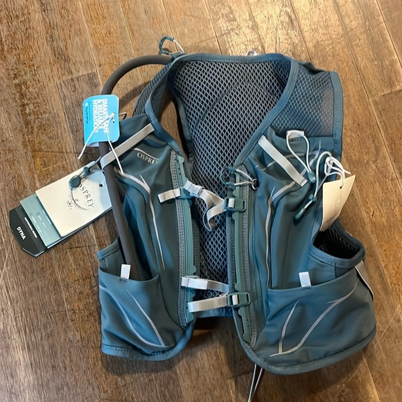 Last Chance! Osprey Dyna 1.5 with reservoir cascade blue Womens small only - Picture 2 of 9